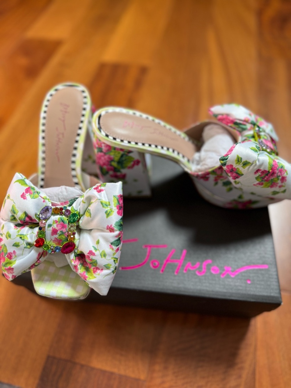 Betsey Johnson, Possie Floral - Bow Slide